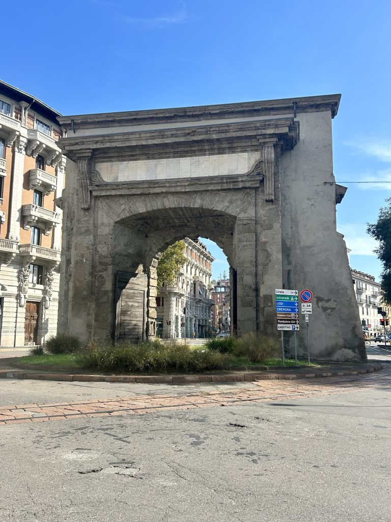 Arco si Porta Romana sulla punta del cuore di Milano