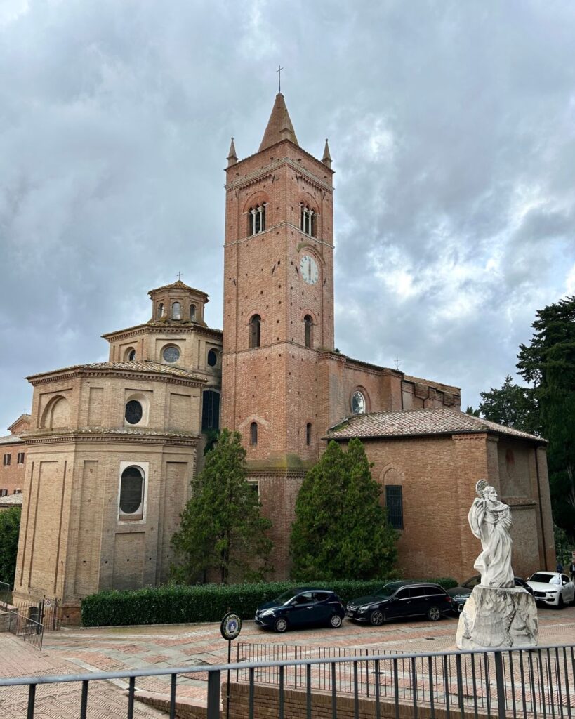 Abbazia di Monte Oliveto, una tappa bellissima durante un weekend tra il Chianti Siena e le crete senesi
